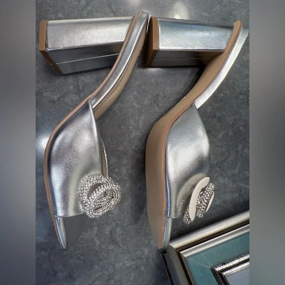 LE CHATEAU silver bow block heel mules - Picture 6 of 8